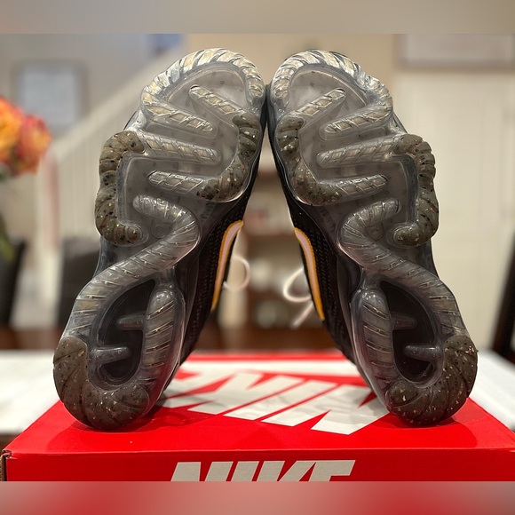 Nike Air VaporMax 2021 Flyknit 'Black
University Gold' - Picture 5 of 5